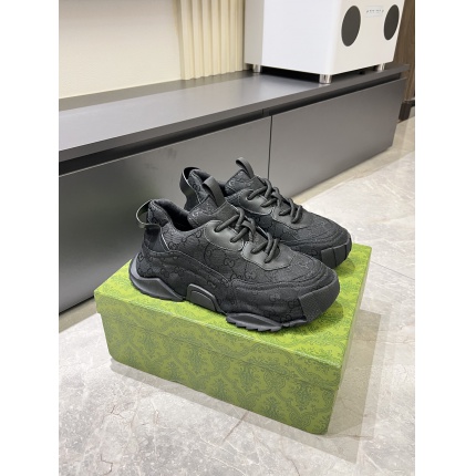 Gucci Sneakers For Men in 205541