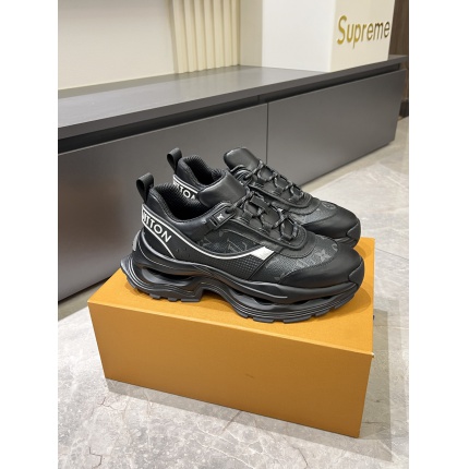 Louis Vuitton Sneakers For Men in 205551
