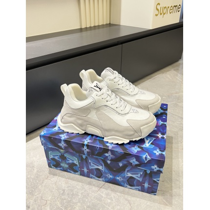 Louis Vuitton Sneakers For Men in 205553