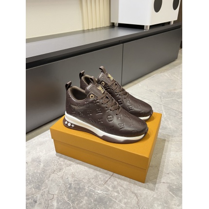 Louis Vuitton Sneakers For Men in 205557