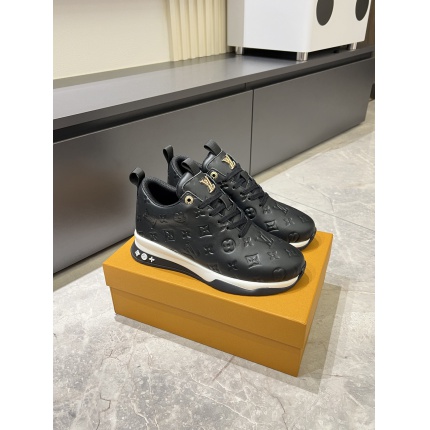 Louis Vuitton Sneakers For Men in 205558