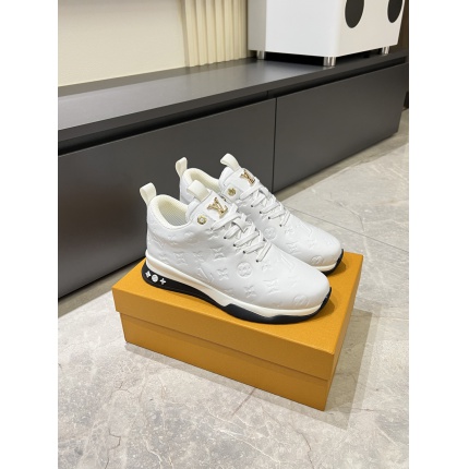 Louis Vuitton Sneakers For Men in 205559