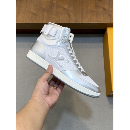 New Arrivals Louis Vuitton Top Sneakers For Men in 205652