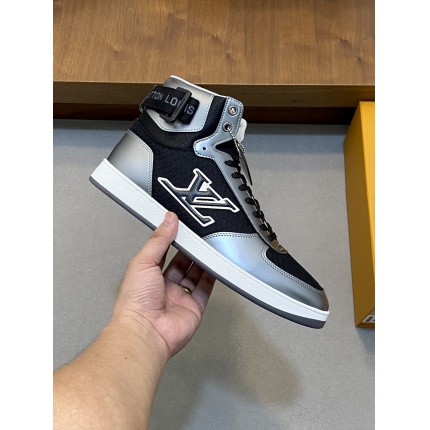 New Arrivals Louis Vuitton Top Sneakers For Men in 205653