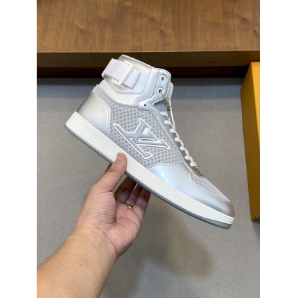 New Arrivals Louis Vuitton Top Sneakers For Men in 205654