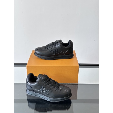 Louis Vuitton Sneakers For Men in 205698