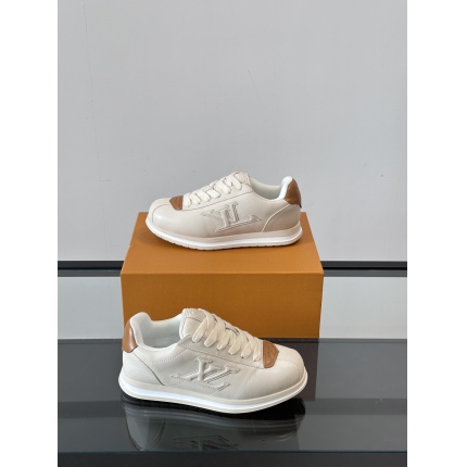 Louis Vuitton Sneakers For Men in 205703