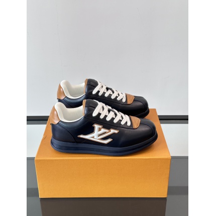 Louis Vuitton Sneakers For Men in 205707