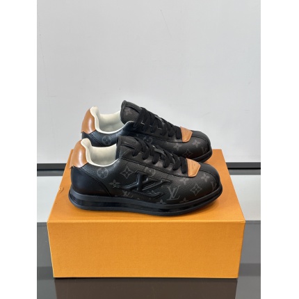 Louis Vuitton Sneakers For Men in 205709