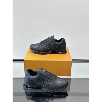 Louis Vuitton Sneakers For Men in 205729
