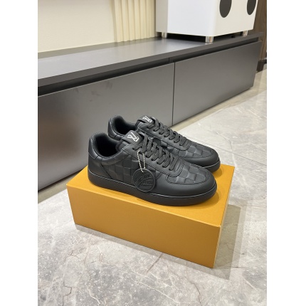 Louis Vuitton Sneakers For Men in 205731