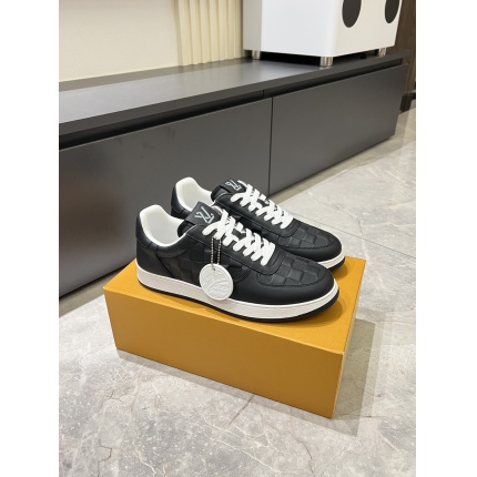 Louis Vuitton Sneakers For Men in 205732
