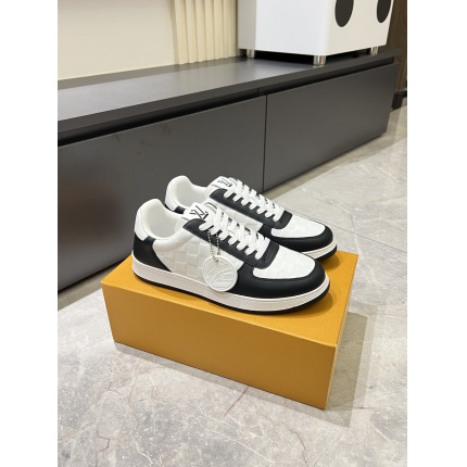 Louis Vuitton Sneakers For Men in 205733