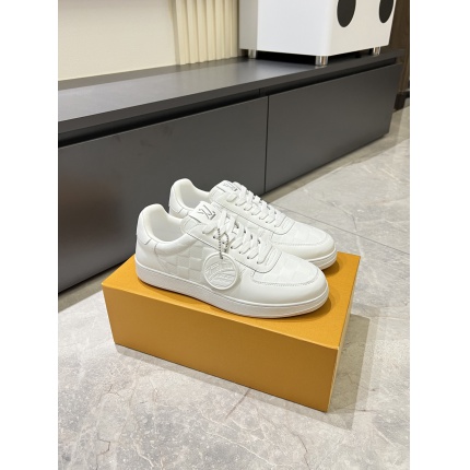 Louis Vuitton Sneakers For Men in 205734