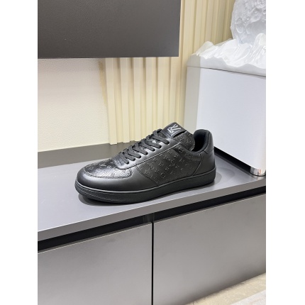 Louis Vuitton Sneakers For Men in 205736