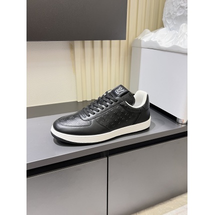 Louis Vuitton Sneakers For Men in 205737