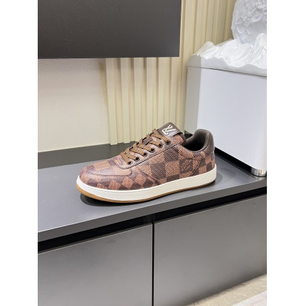 Louis Vuitton Sneakers For Men in 205738
