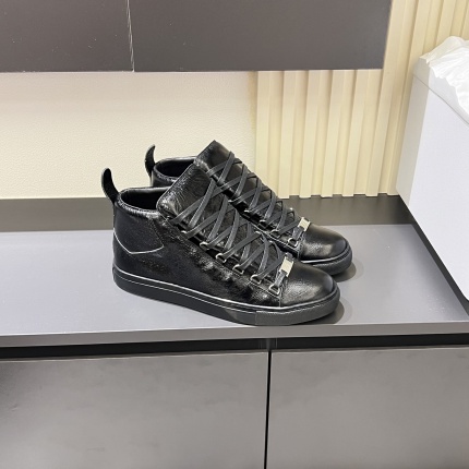 Balenciaga Sneakers For Men in 205756