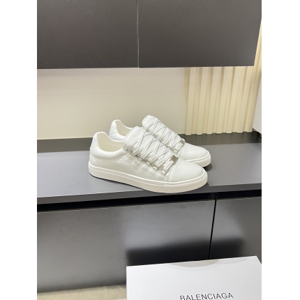 Balenciaga Sneakers For Men in 205759