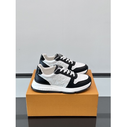 Louis Vuitton Sneakers For Men in 205771