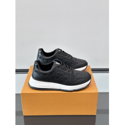 Louis Vuitton Sneakers For Men in 205772