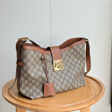 Gucci AAA Quality Handbags in 206037