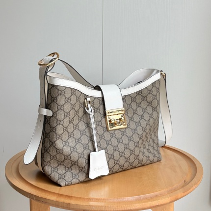 Gucci AAA Quality Handbags in 206039