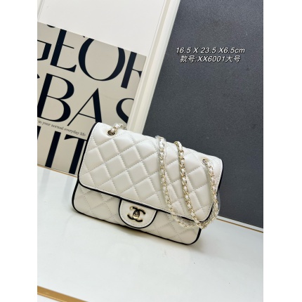 Chanel AAA quality Handbags in 206120