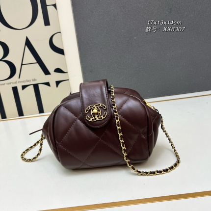 Chanel AAA quality Handbags in 206124