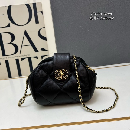 Chanel AAA quality Handbags in 206125
