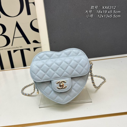 Chanel AAA quality Handbags in 206126