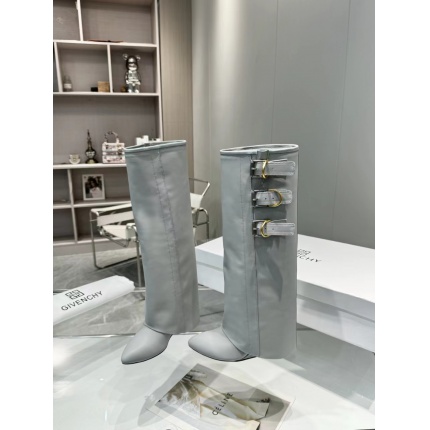 Givenchy Boots For Women in 206182