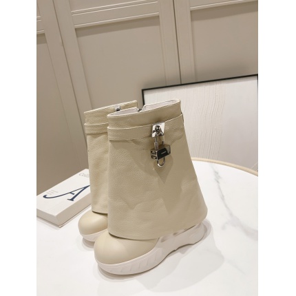 Givenchy Boots For Women in 206195