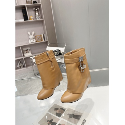 Givenchy Boots For Women in 206197