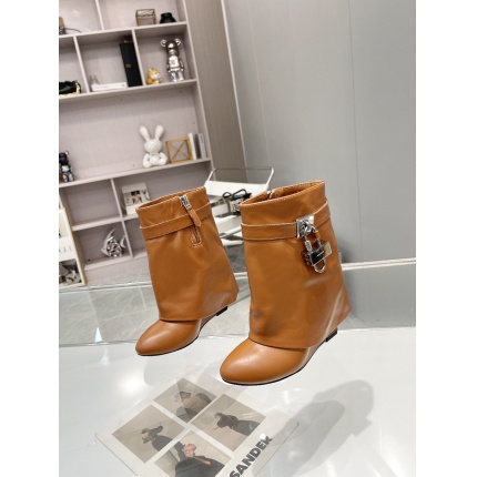 Givenchy Boots For Women in 206198