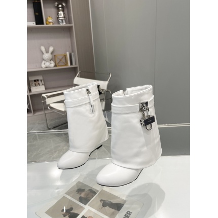 Givenchy Boots For Women in 206199