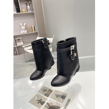 Givenchy Boots For Women in 206200