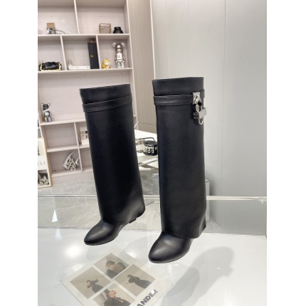 Givenchy Boots For Women in 206201