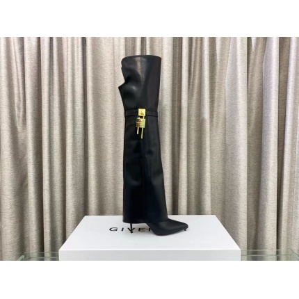 Givenchy Boots For Women in 206210