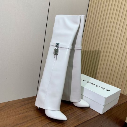 Givenchy Boots For Women in 206211