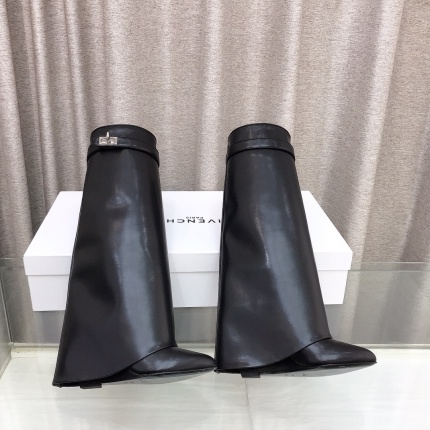 Givenchy Boots For Women in 206218
