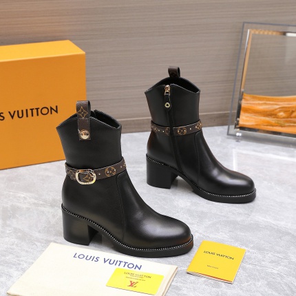 Louis Vuitton Boots For Women in 206330