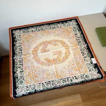 New Arrivals High quality Gucci Silk Scarf in 206704