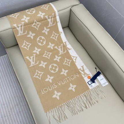 New Arrivals Louis Vuitton Warm Scarf in 206742
