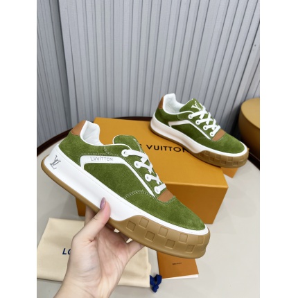Louis Vuitton Sneakers For Men in 206746