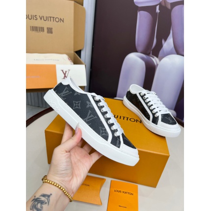 Louis Vuitton Sneakers for women in 206765