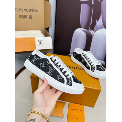 Louis Vuitton Sneakers for women in 206769