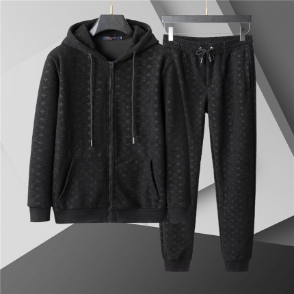 Louis Vuitton Tracksuits for Men in 206781