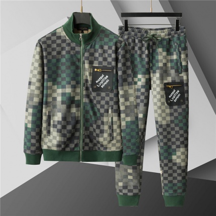 Louis Vuitton Tracksuits for Men in 206785