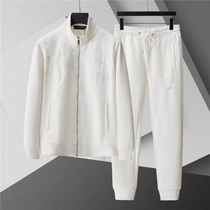 Louis Vuitton Tracksuits for Men in 206788